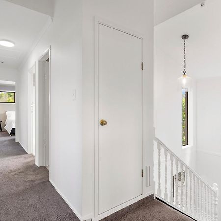 Ngaio Views - Lake Taupo Holiday Home Экстерьер фото