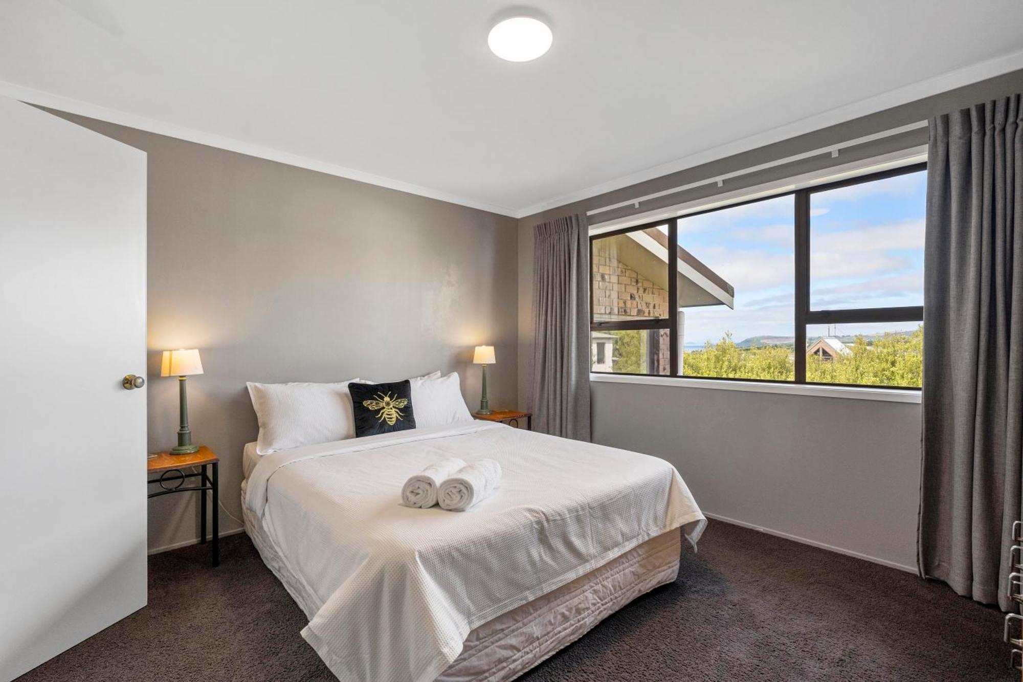 Ngaio Views - Lake Taupo Holiday Home Экстерьер фото