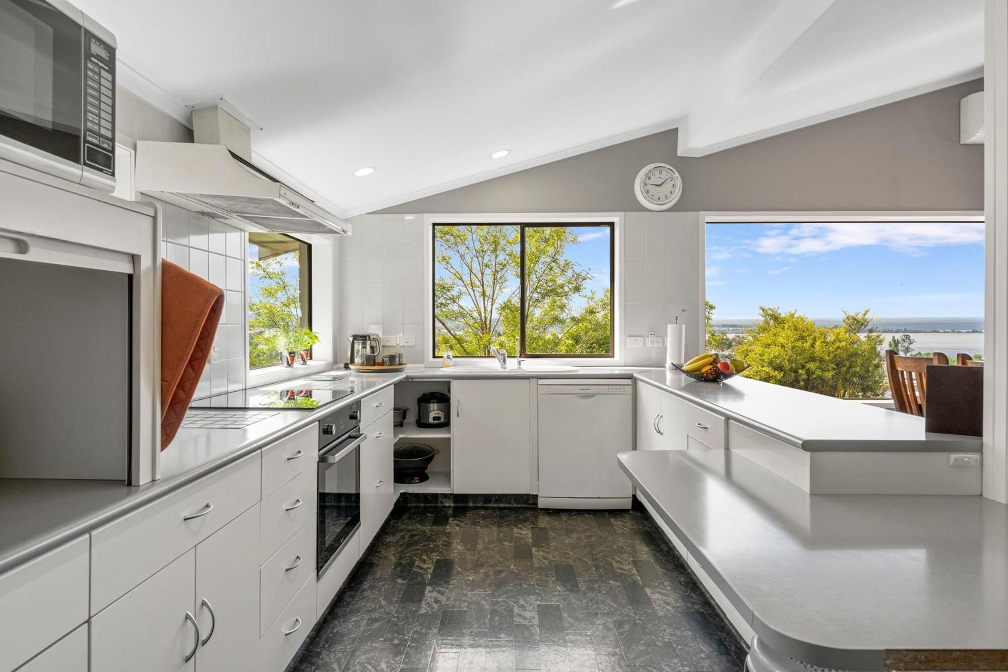 Ngaio Views - Lake Taupo Holiday Home Экстерьер фото